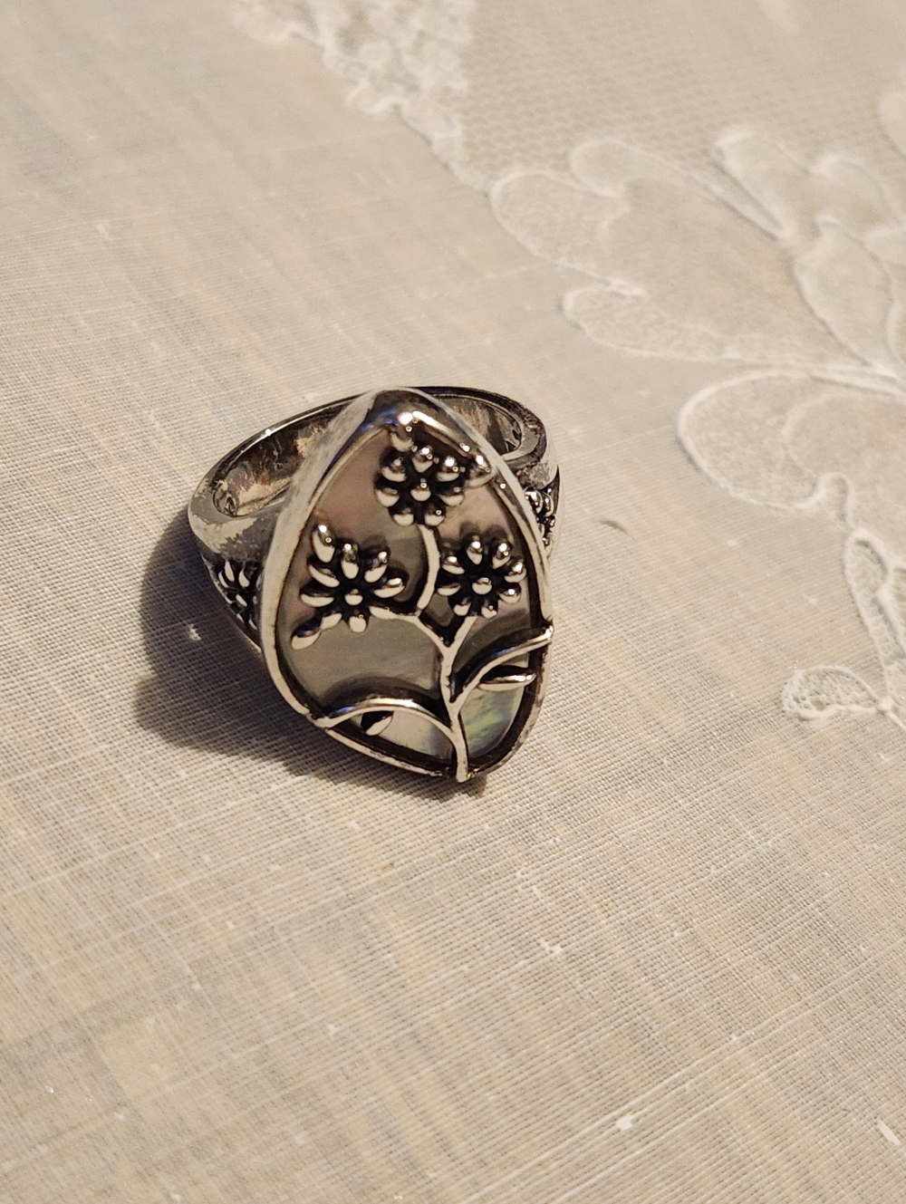 Veronica Benally Sterling Silver Mother-of-Pearl Floral Ring SIZE 9 - Picture 10 of 16